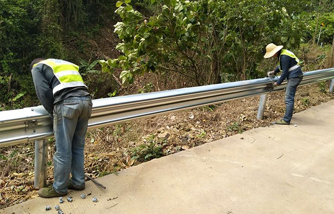 天水高速公路护栏的定期维护与保养