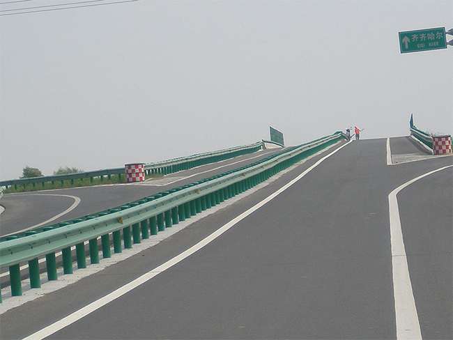 天水高速公路护栏的材质与规格